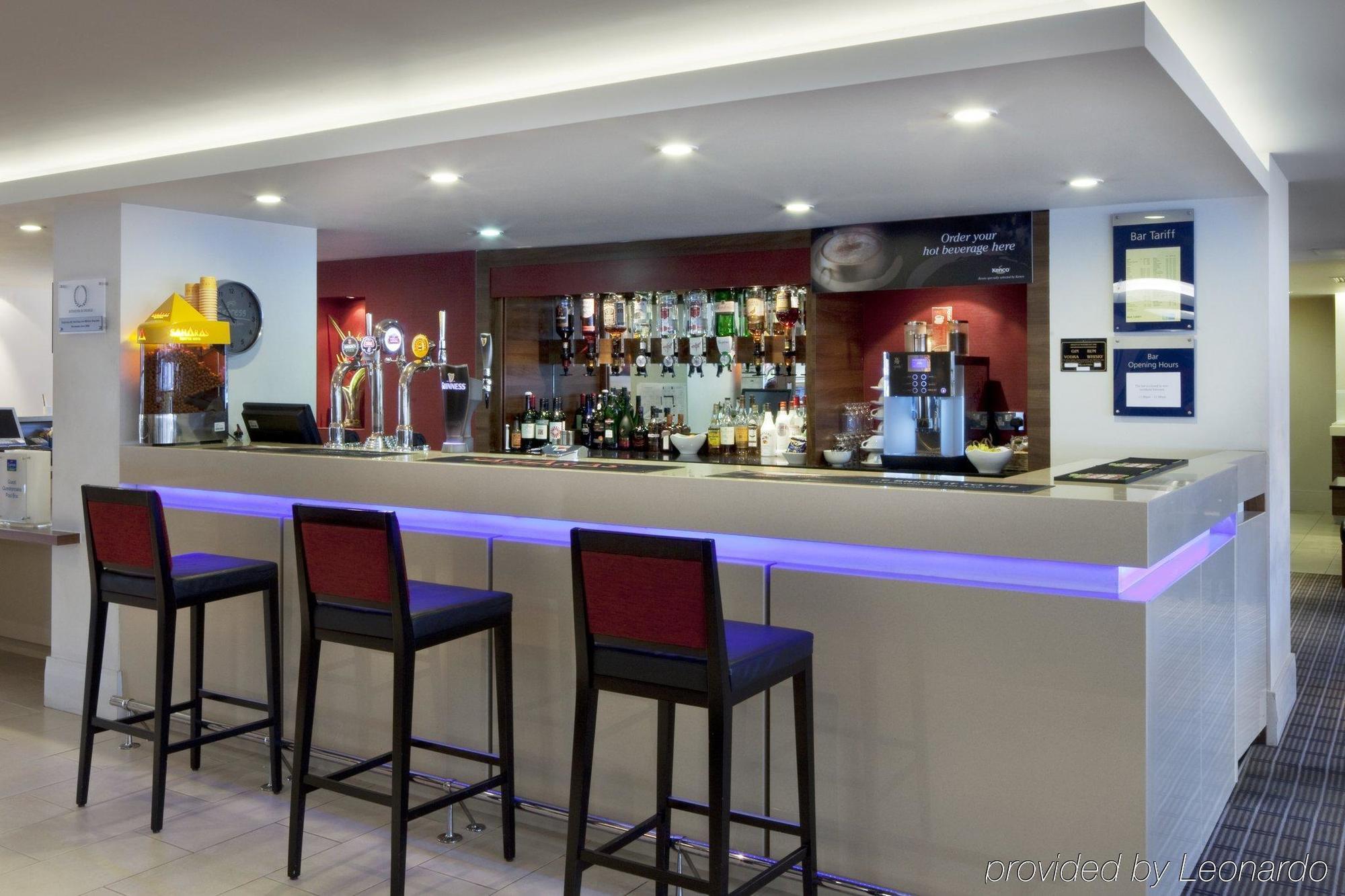 Holiday Inn Express Milton Keynes, An Ihg Hotel Restoran gambar