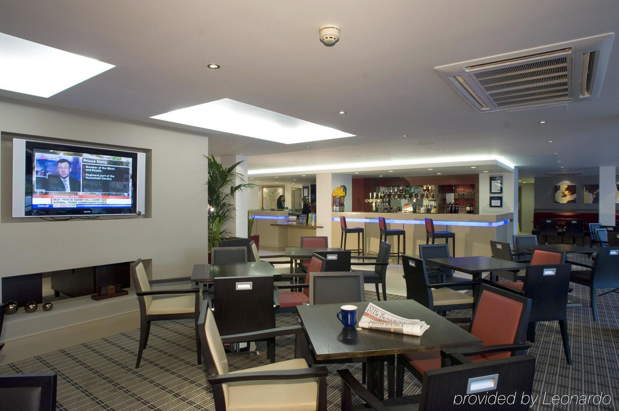 Holiday Inn Express Milton Keynes, An Ihg Hotel Restoran gambar